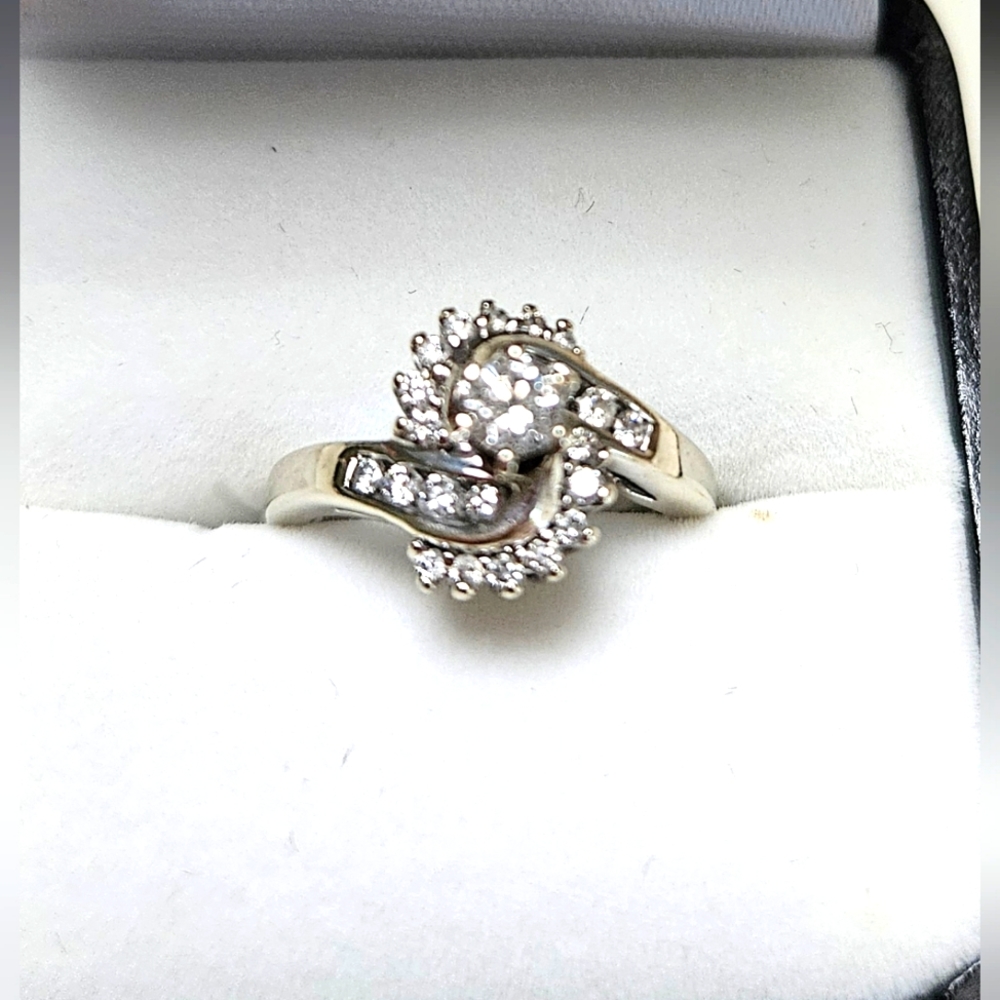 White gold engagement ring 14kt and diamonds.